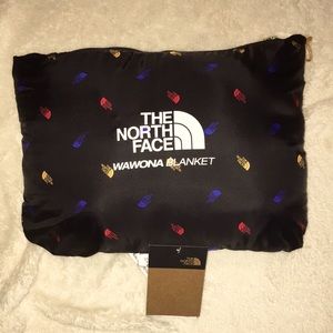 The North Face Wawona TNF Black Tossed Logo Camping Blanket